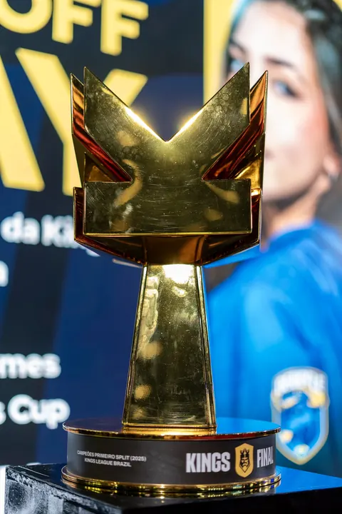 Troféu dourado em um estande da feira